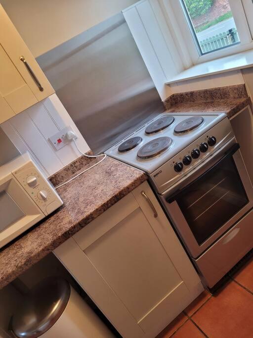 One Bed Ground Floor Apartment- Great Getaway