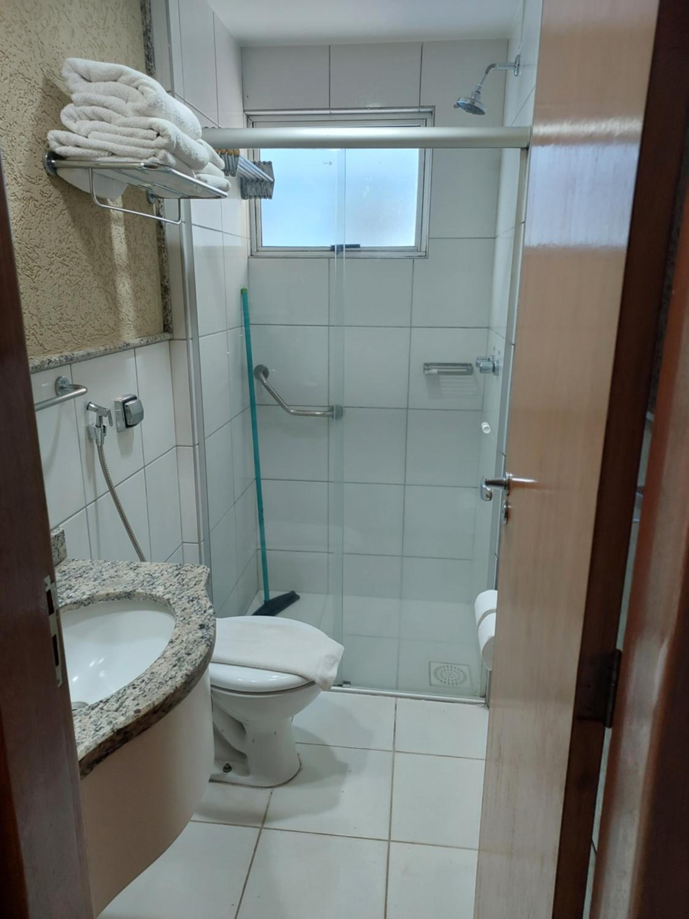 Ótimo apê 2 quartos com piscina 24hs em Caldas Novas