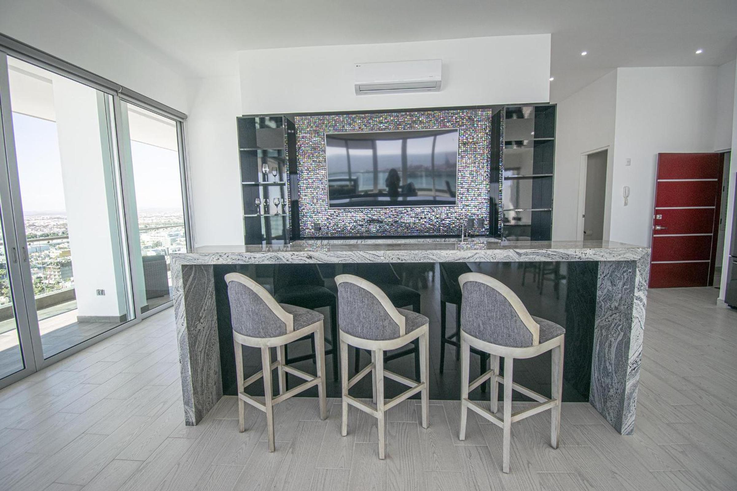 Torre Eme Penthouse Oceanview Condo 1507 With Pool view 2