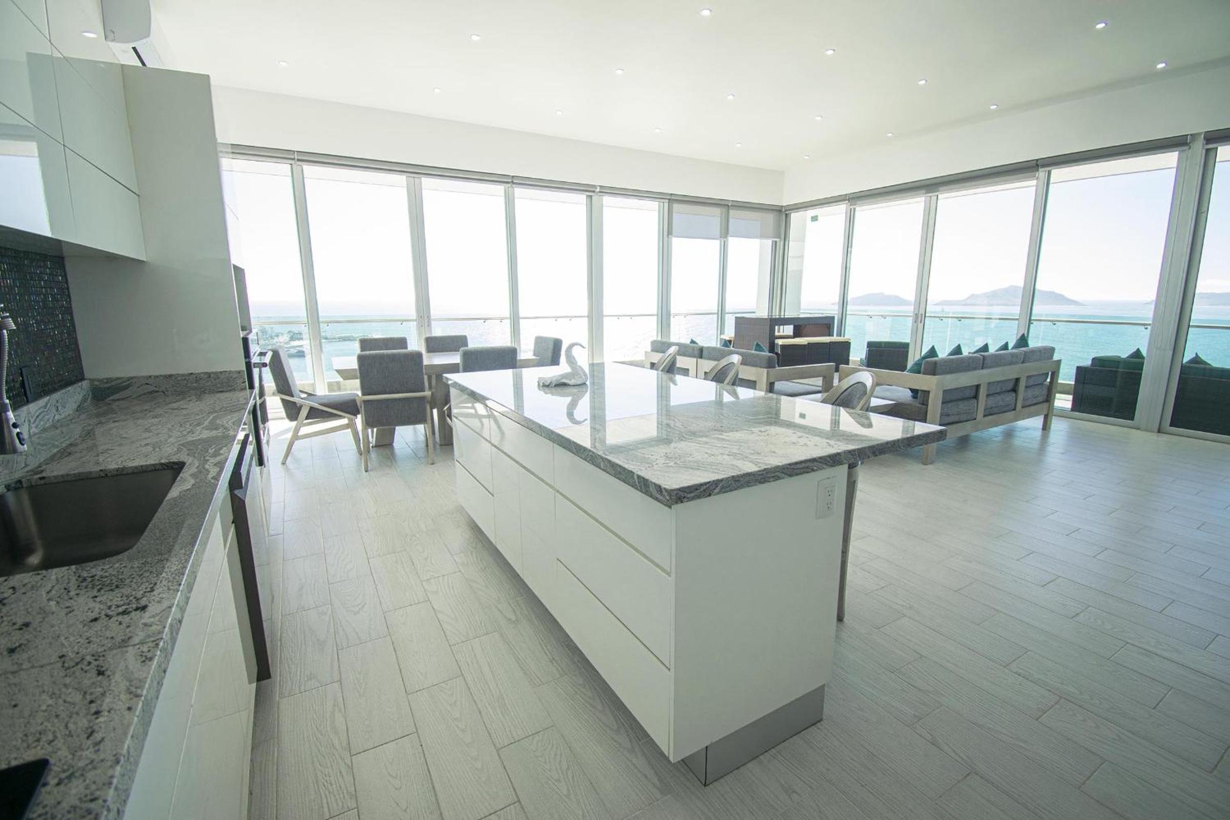 Torre Eme Penthouse Oceanview Condo 1507 With Pool view 4