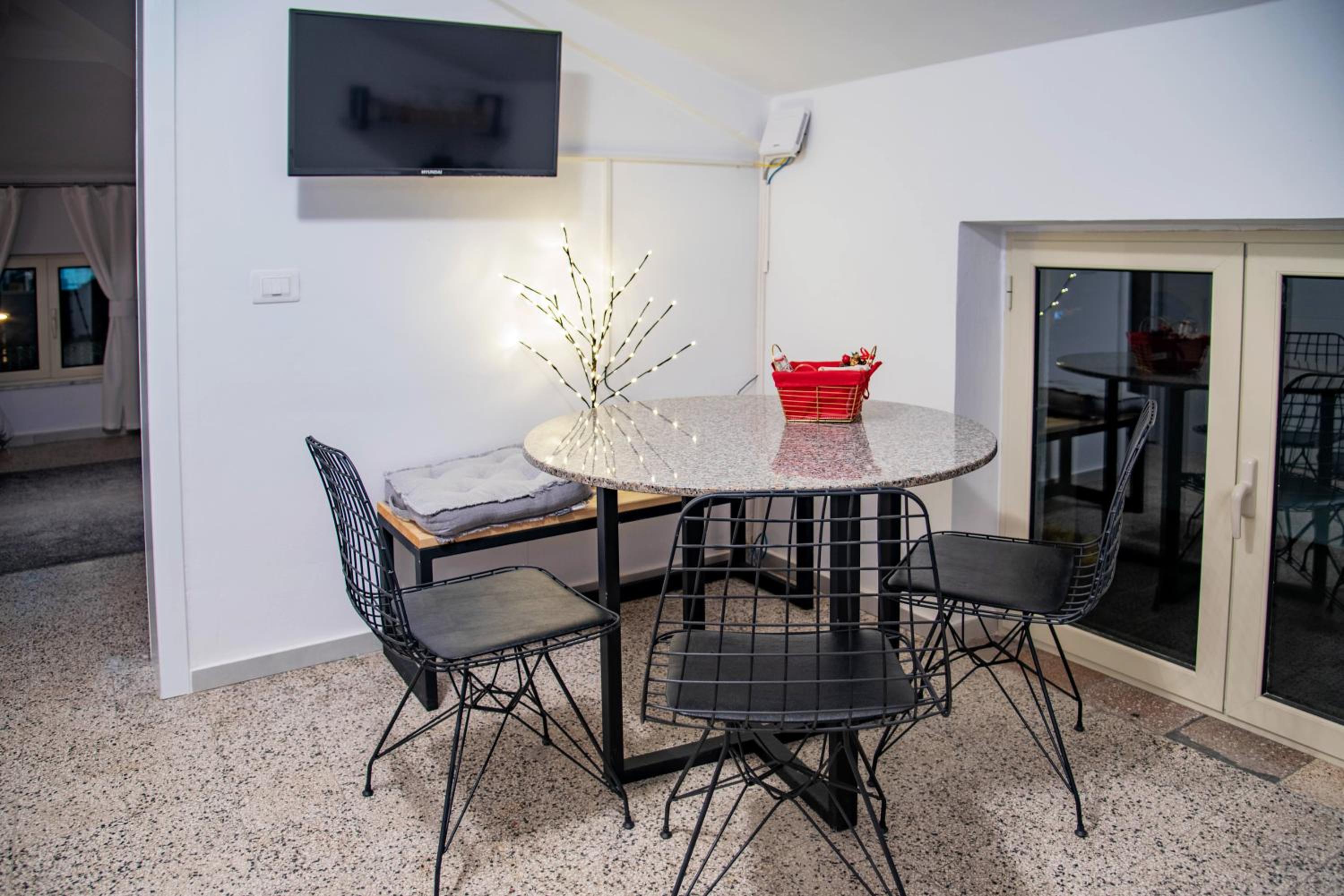 Jonexh Apartments