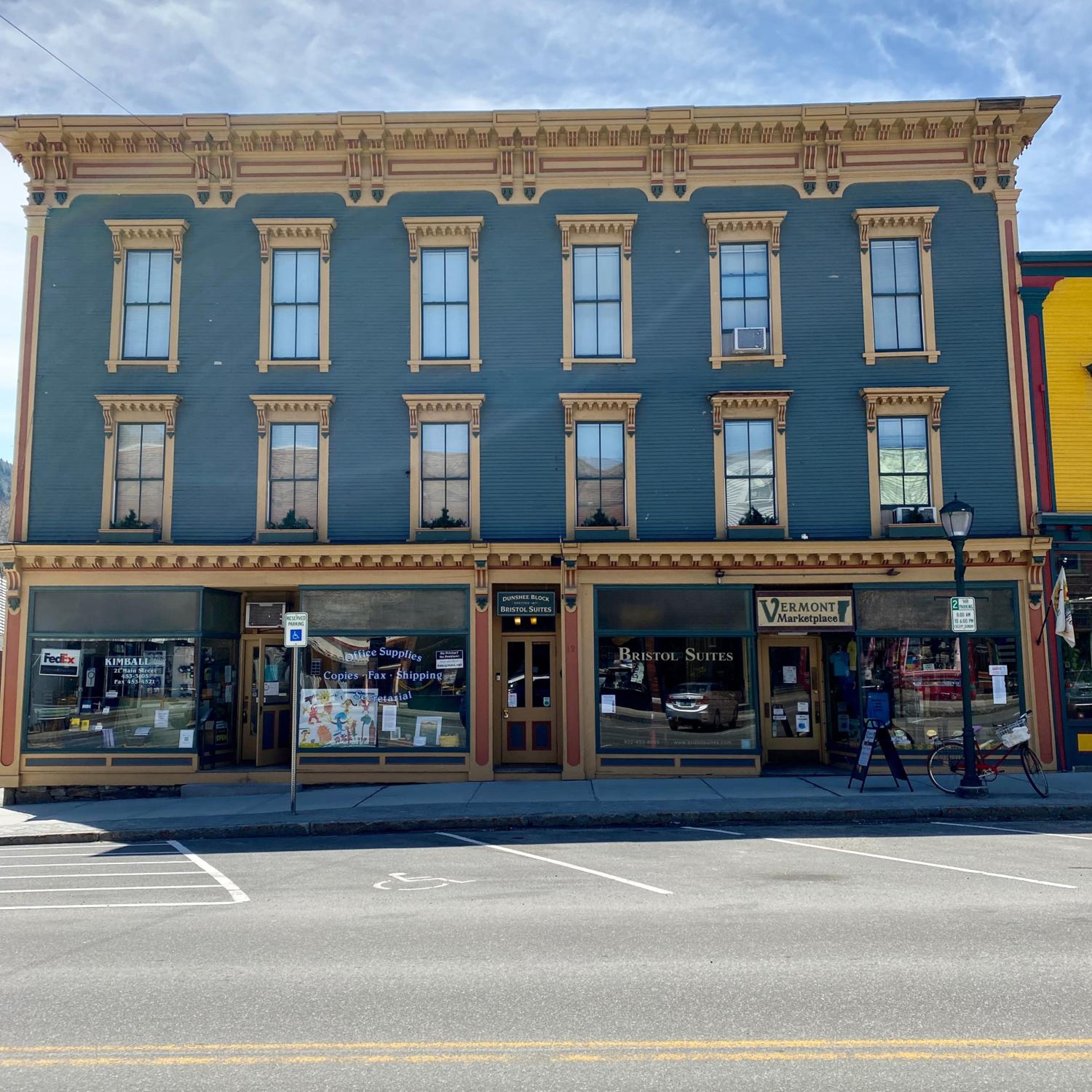 Hotel Bristol Suites