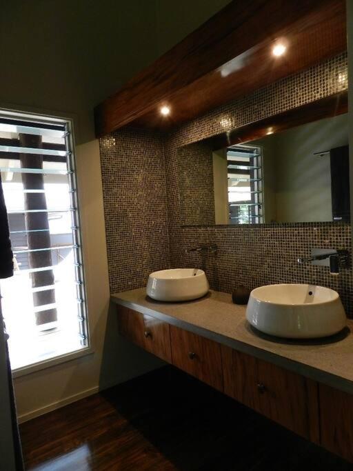 Luxury Ocean View Villa, Savusavu Bay, Blue Bayou Bure with Starlink - view 12