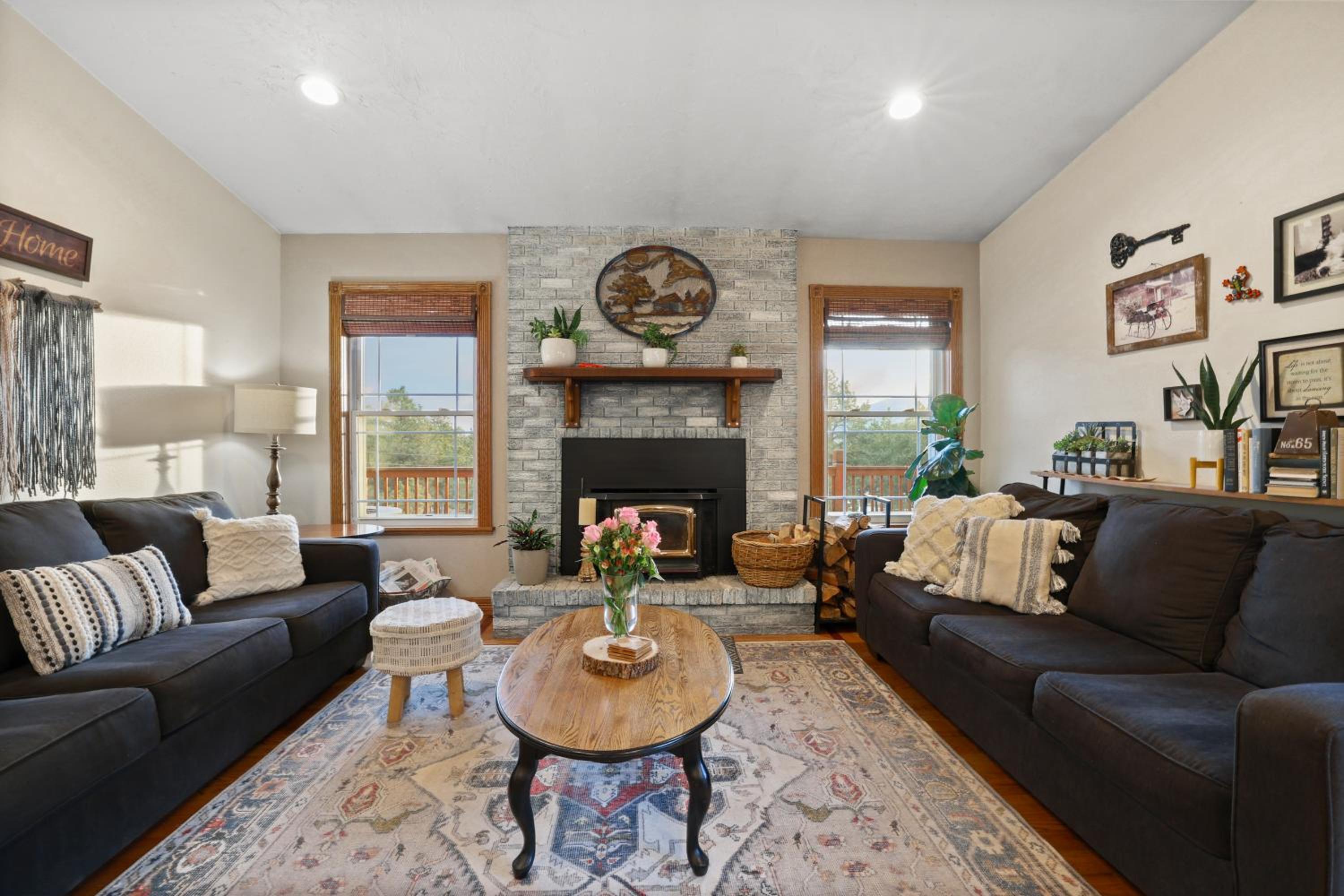 Pikes Peak Views + 6acre + Hot Tub + min to USAFA view 4
