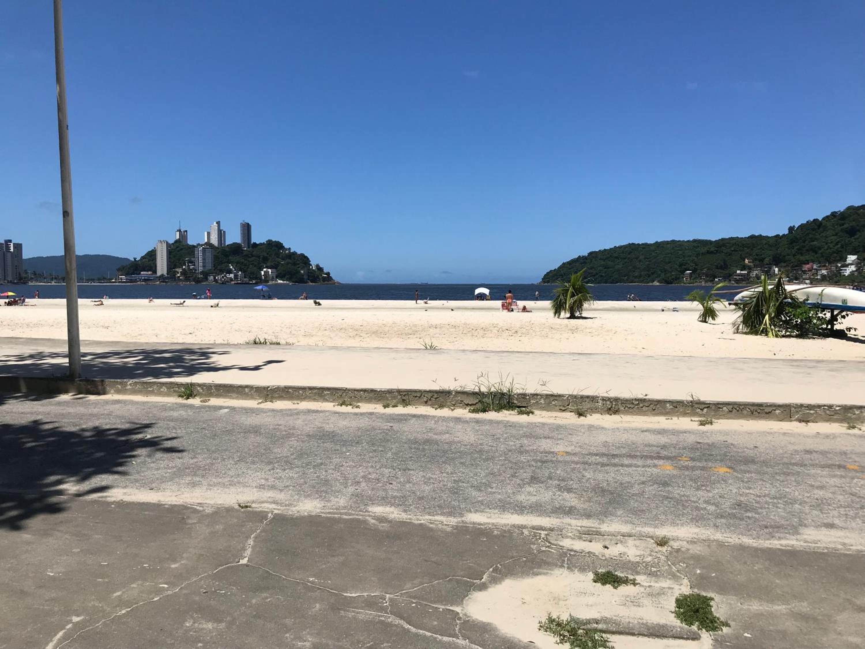 Apto aconchegante vista mar , tv, wifi e ar - Praia São Vicente