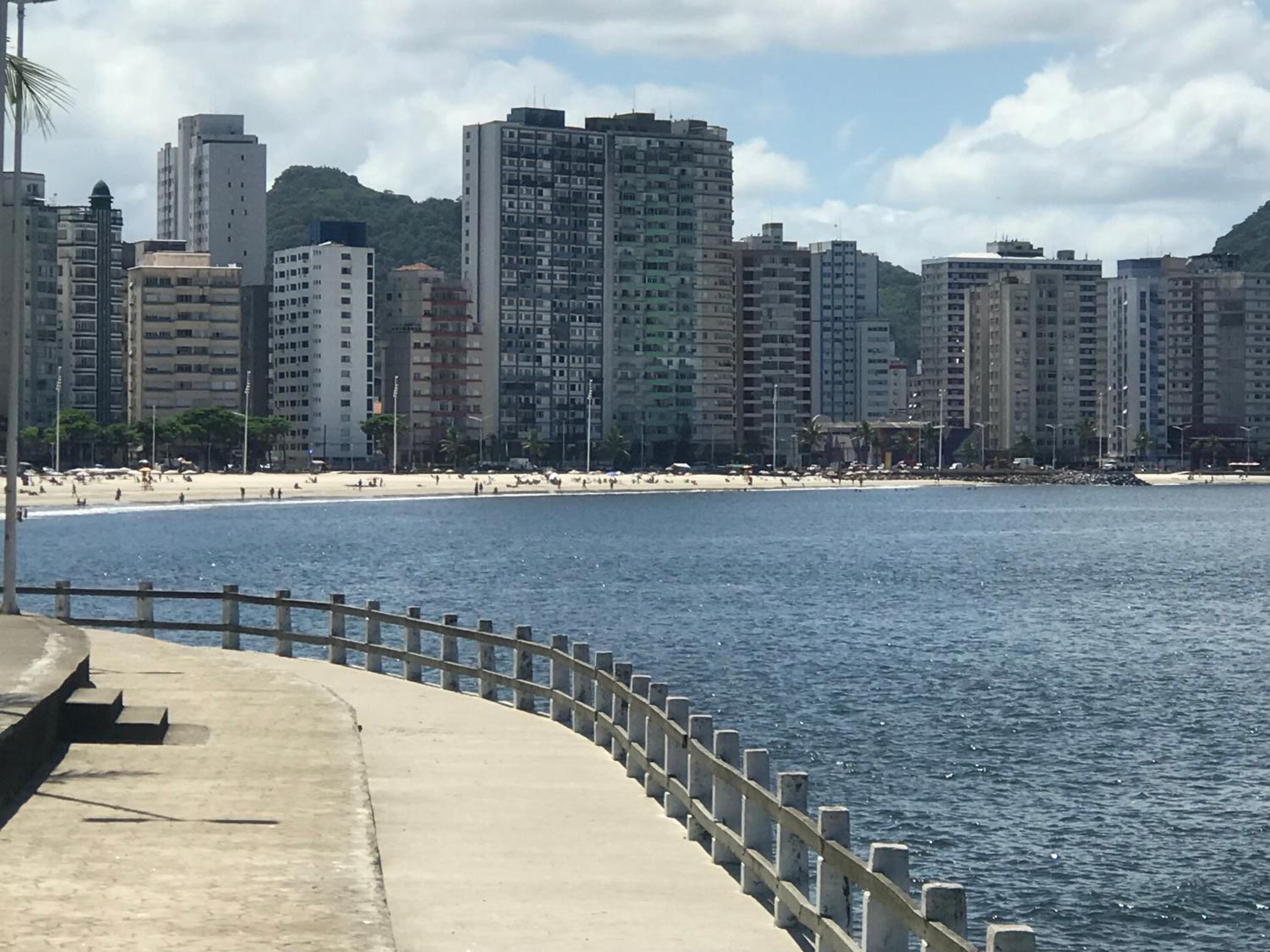 Apto aconchegante vista mar , tv, wifi e ar - Praia São Vicente