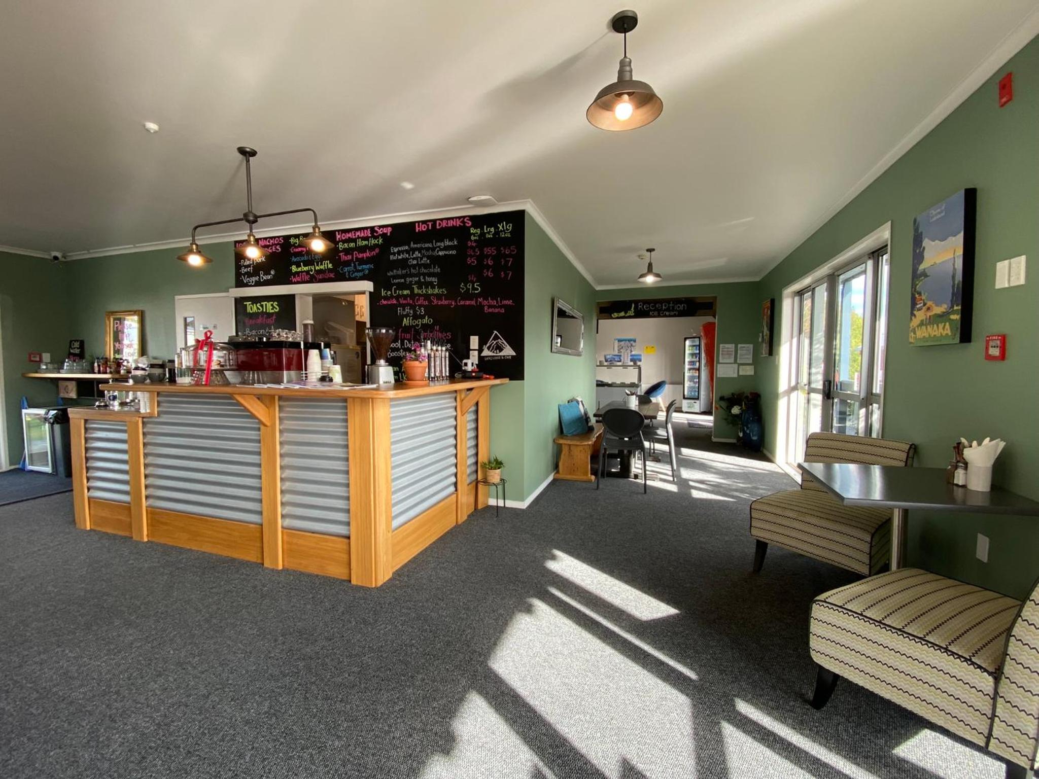 LKNZ Lodge & Cafe