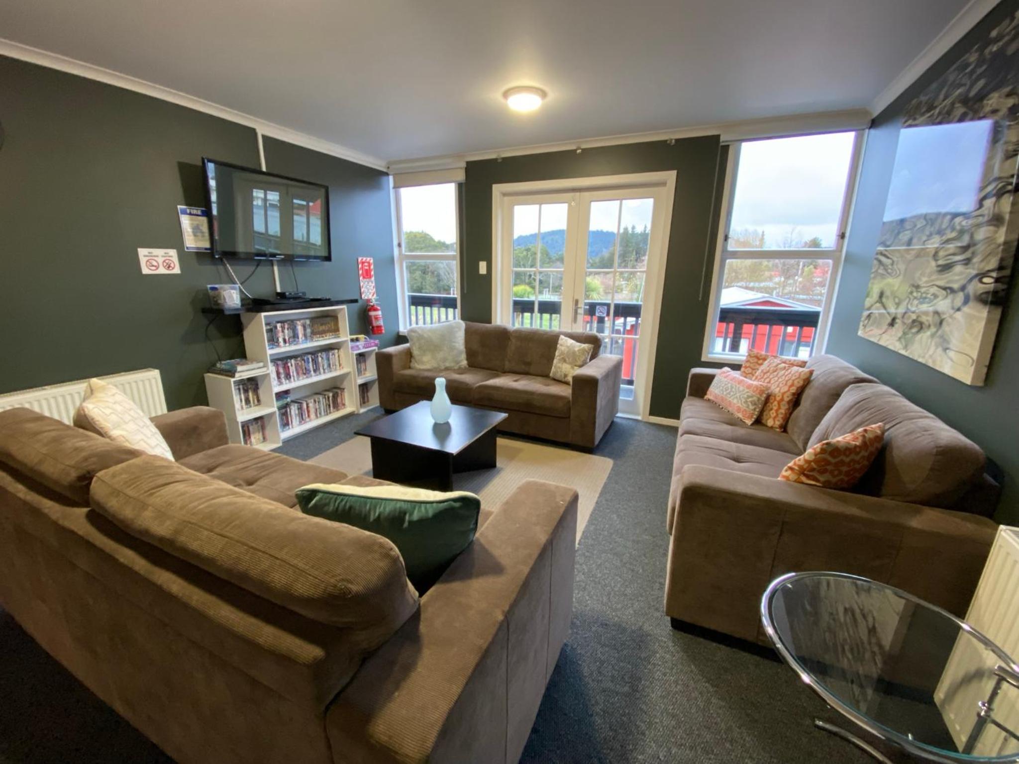 LKNZ Lodge & Cafe