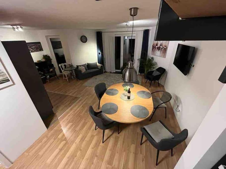 WORKATION Luxury Nature House , 10 min VW , Relax from Work mit Terrasse, Balkon und Parkplatz