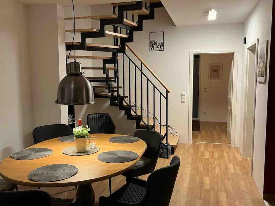 WORKATION Luxury Nature House , 10 min VW , Relax from Work mit Terrasse, Balkon und Parkplatz