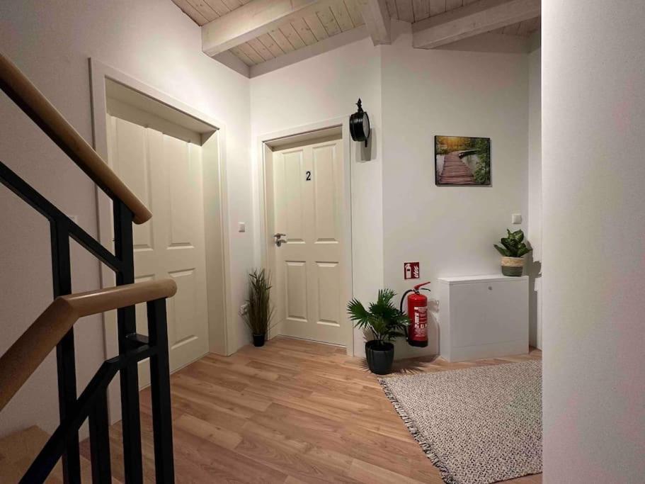 WORKATION Luxury Nature House , 10 min VW , Relax from Work mit Terrasse, Balkon und Parkplatz