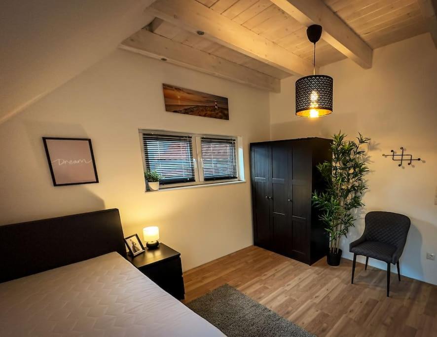 WORKATION Luxury Nature House , 10 min VW , Relax from Work mit Terrasse, Balkon und Parkplatz