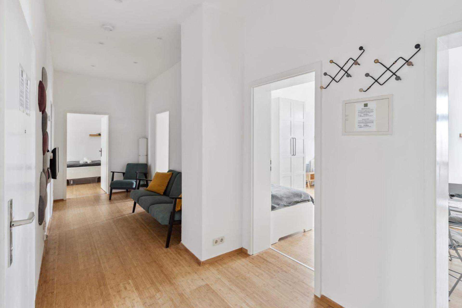 Apartment für 13 Gäste, 5 Schlafzimmer, 2 Bäder, 2 Loggia's, Leipzig Zentrum Ost
