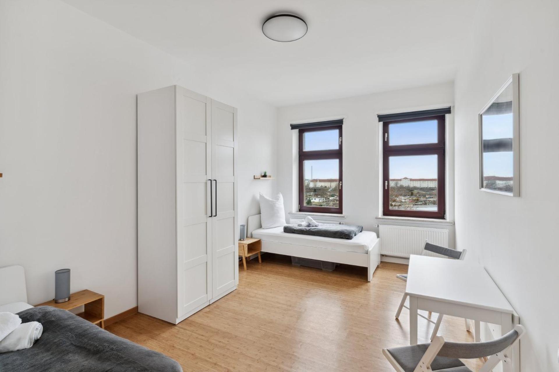 Apartment für 13 Gäste, 5 Schlafzimmer, 2 Bäder, 2 Loggia's, Leipzig Zentrum Ost