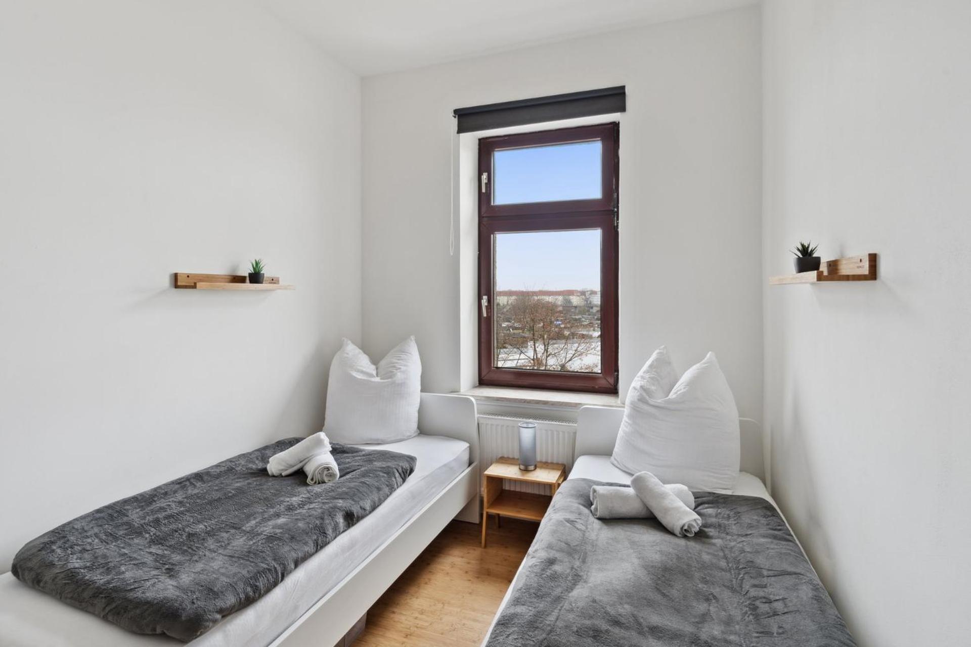 Apartment für 13 Gäste, 5 Schlafzimmer, 2 Bäder, 2 Loggia's, Leipzig Zentrum Ost
