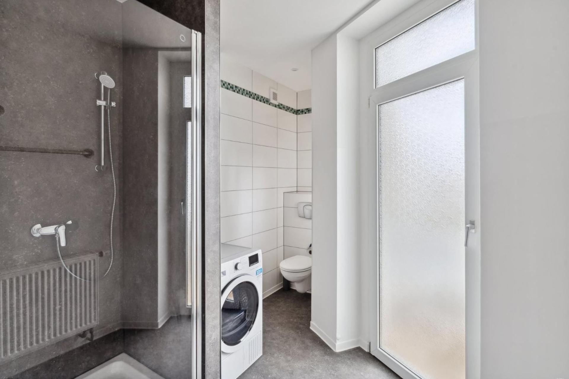 Apartment für 13 Gäste, 5 Schlafzimmer, 2 Bäder, 2 Loggia's, Leipzig Zentrum Ost