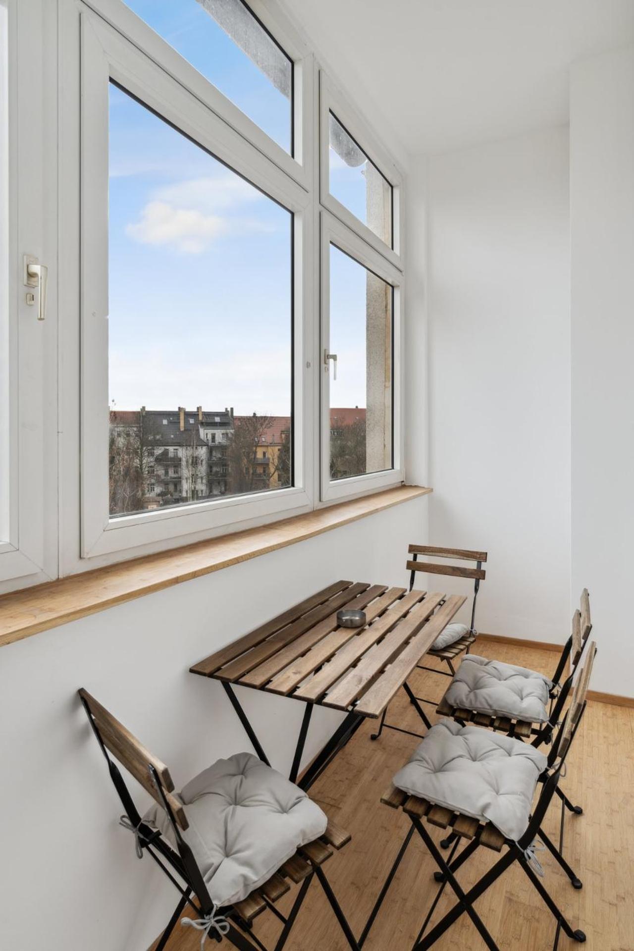 Apartment für 13 Gäste, 5 Schlafzimmer, 2 Bäder, 2 Loggia's, Leipzig Zentrum Ost