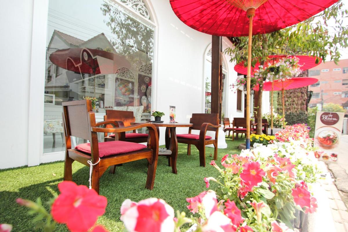 Ratchiangsaen Flora House