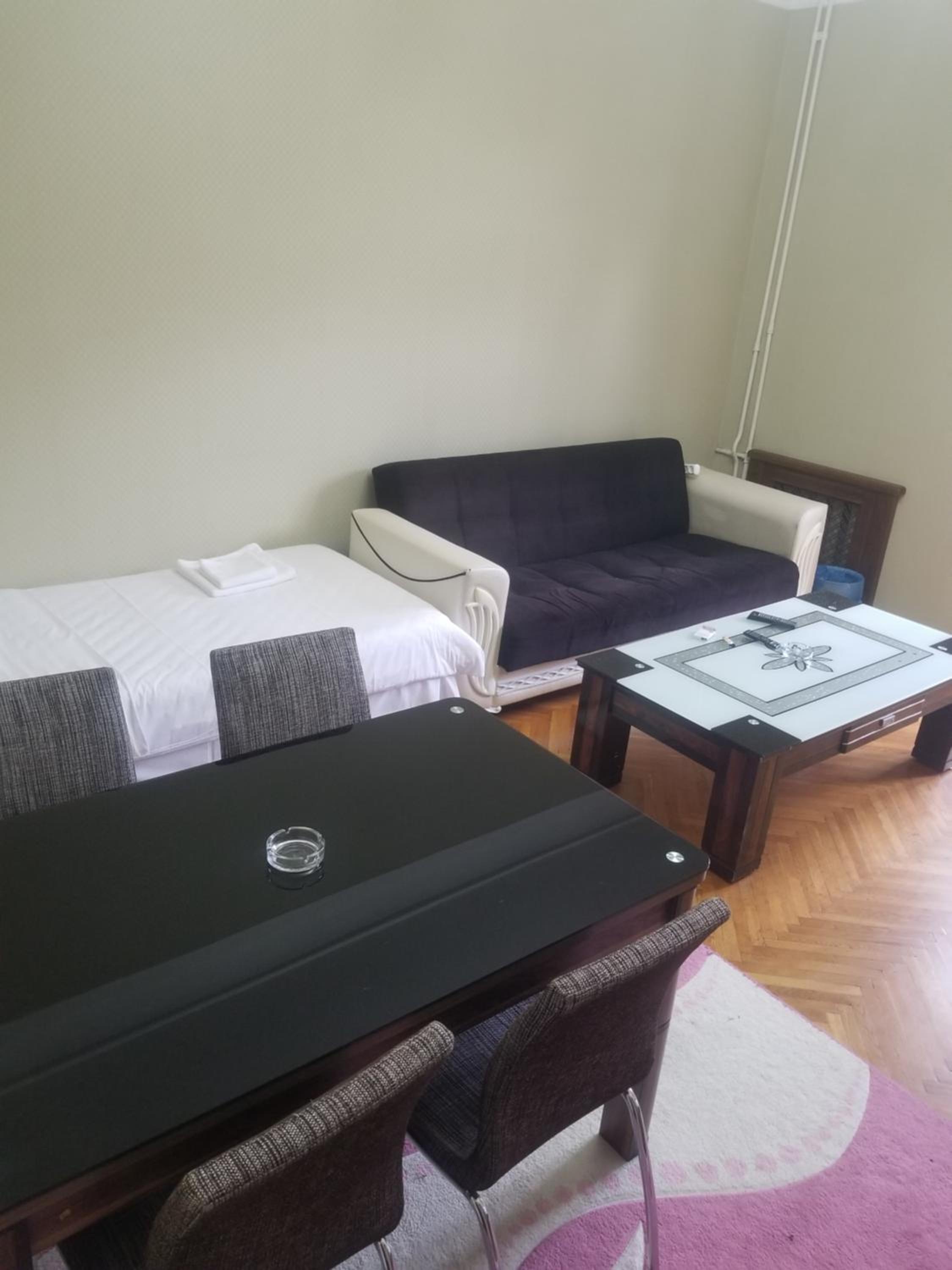 Apartment Formula 1 view