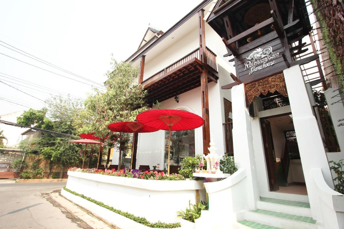 Ratchiangsaen Flora House