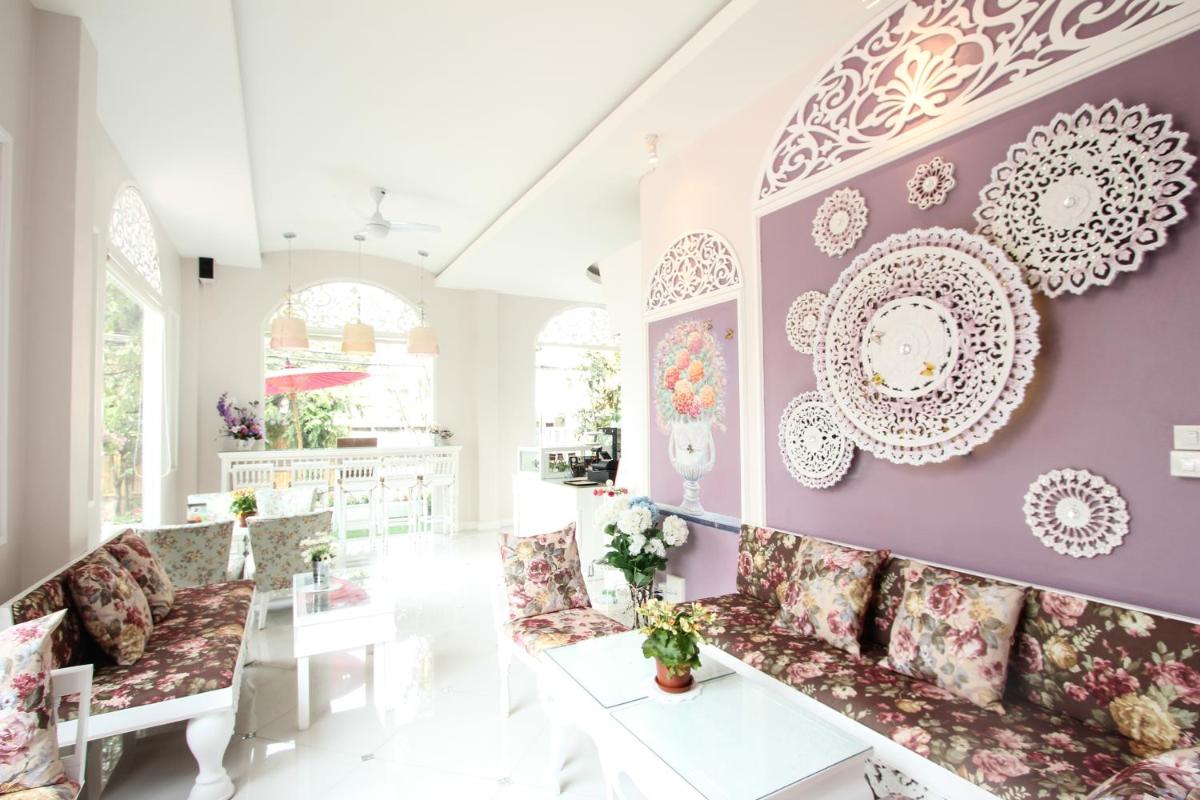 Ratchiangsaen Flora House