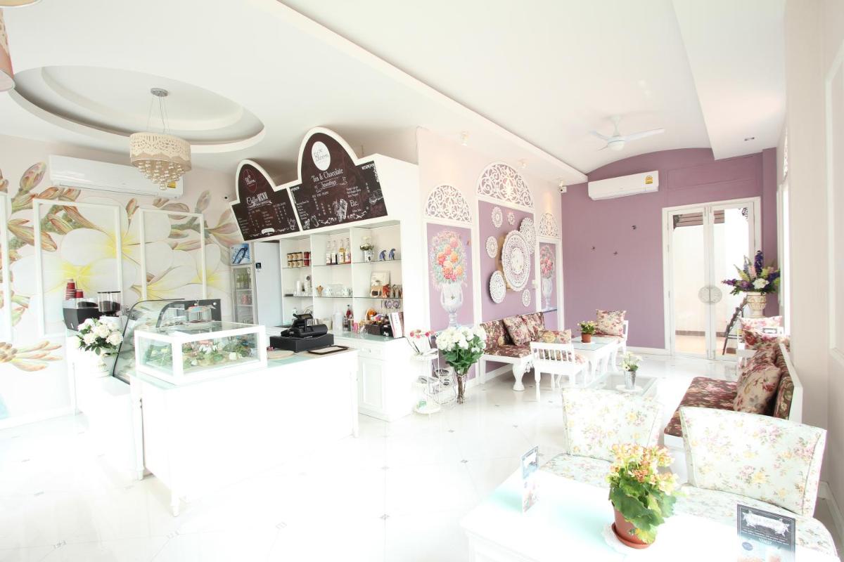Ratchiangsaen Flora House