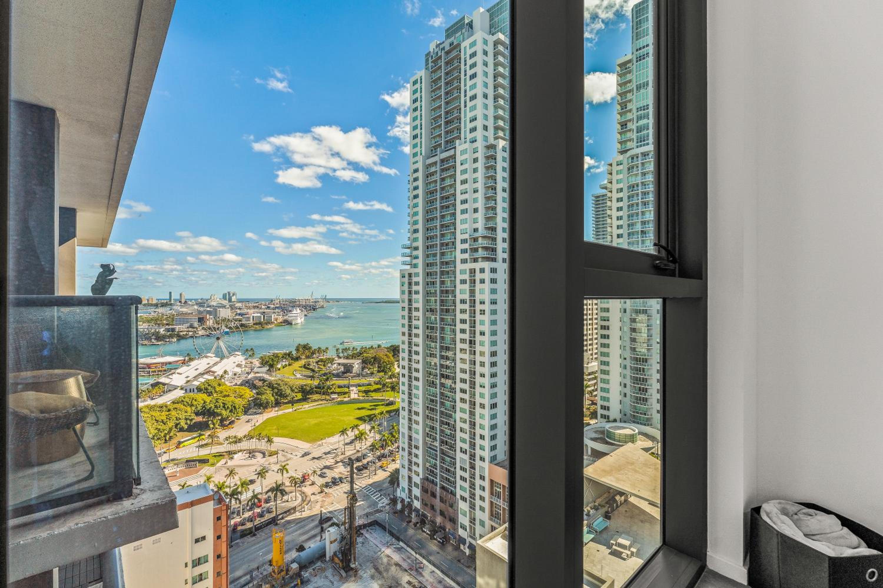 Devereaux Miami 2 Bedroom, 1 Bedroom, and Studio Condos with Balconies