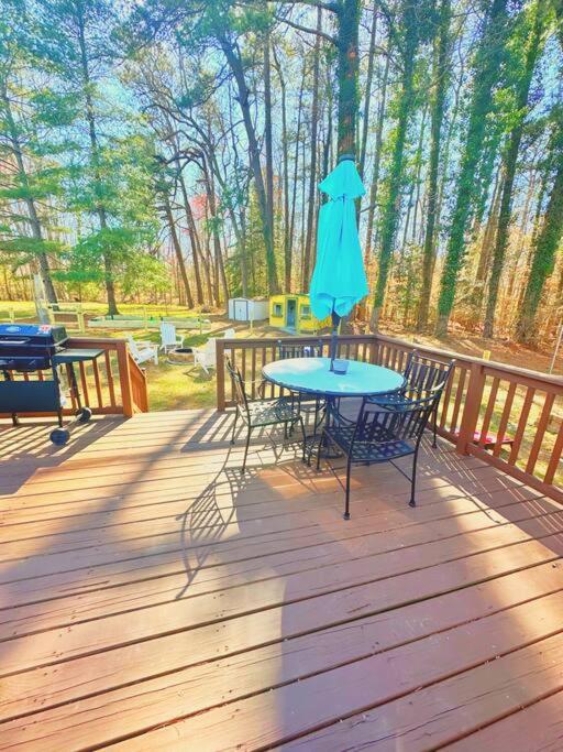 Hotel Uncle Bill's Lodge & Soccer Pool Showdown - Image 1