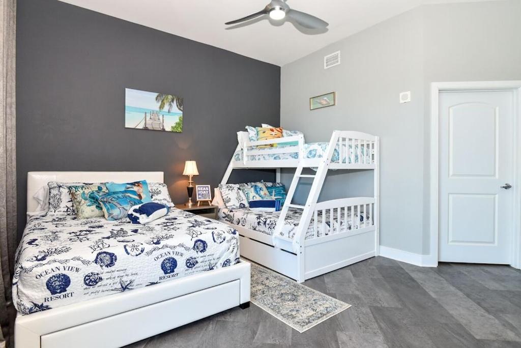 2 Bedroom 2 Bath Luxury condo with Oversized Patio & Outdoor Grill.