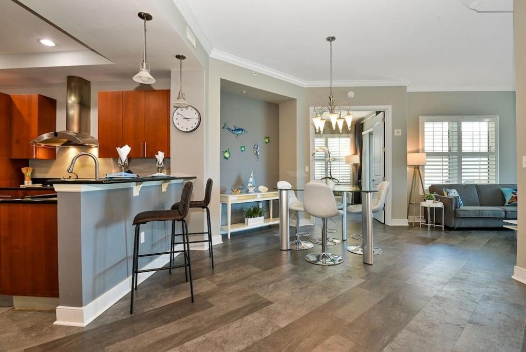 2 Bedroom 2 Bath Luxury condo with Oversized Patio & Outdoor Grill.