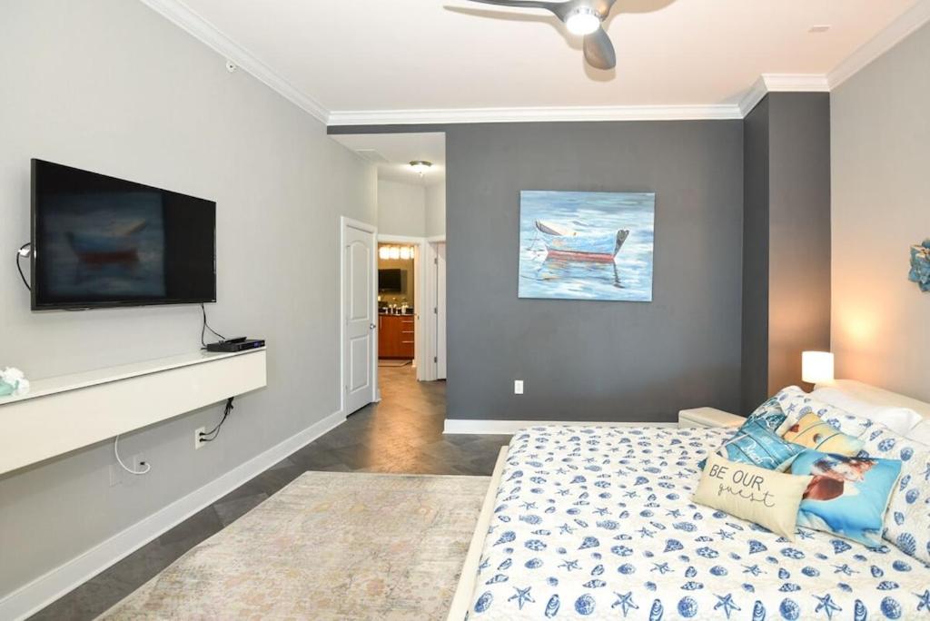 2 Bedroom 2 Bath Luxury condo with Oversized Patio & Outdoor Grill.