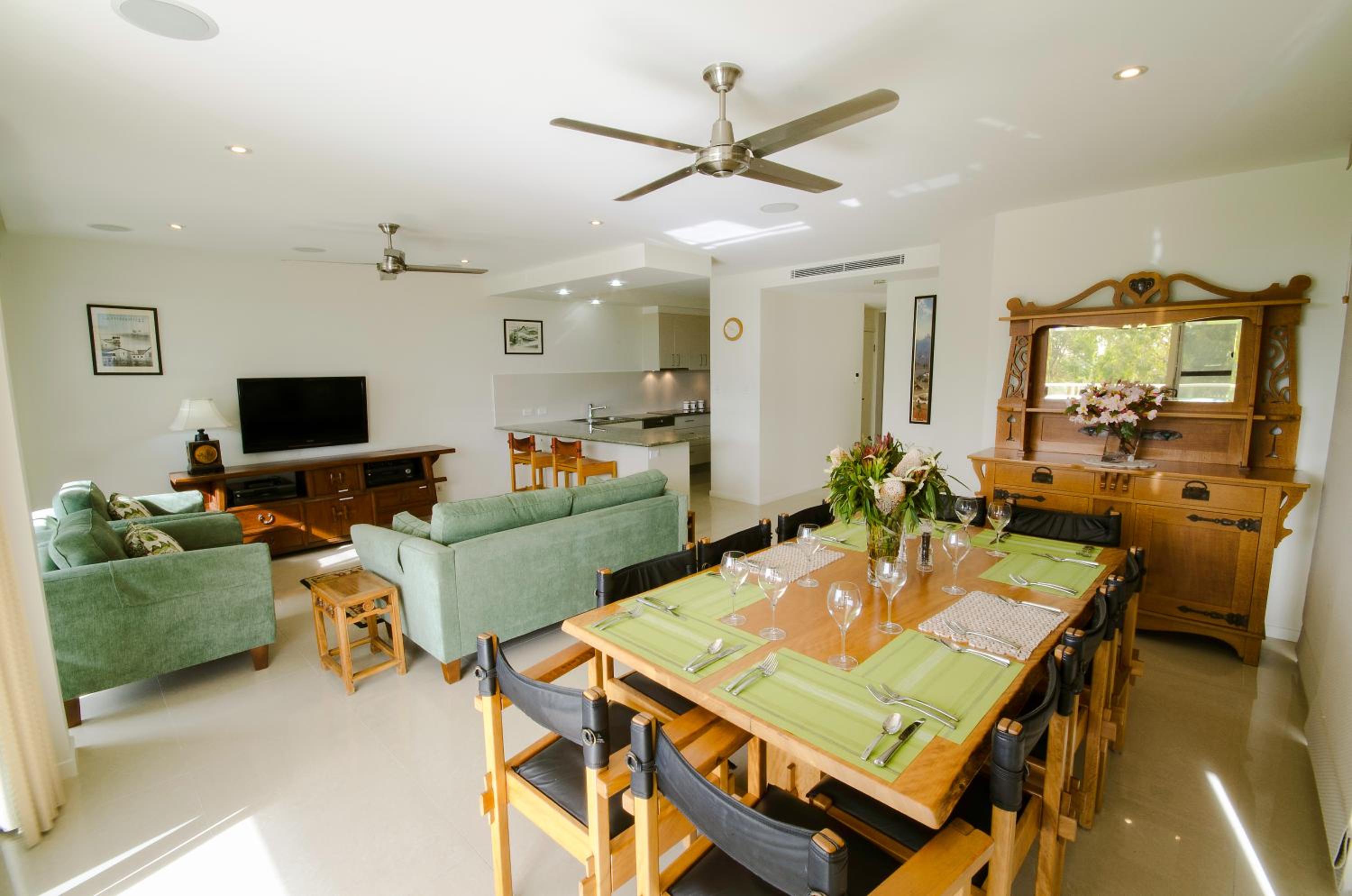 Ming Apartments - Holiday Management
