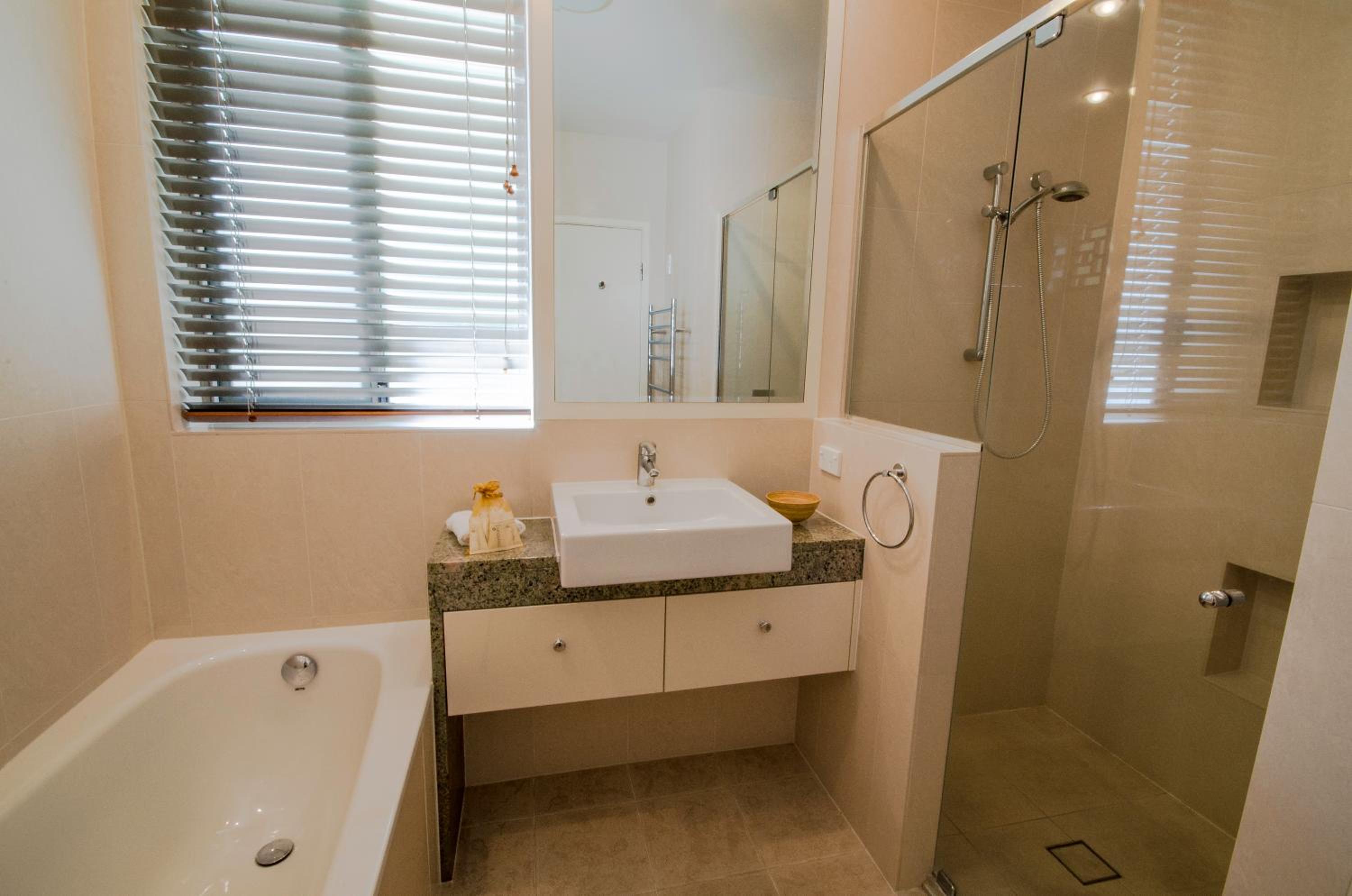 Ming Apartments - Holiday Management