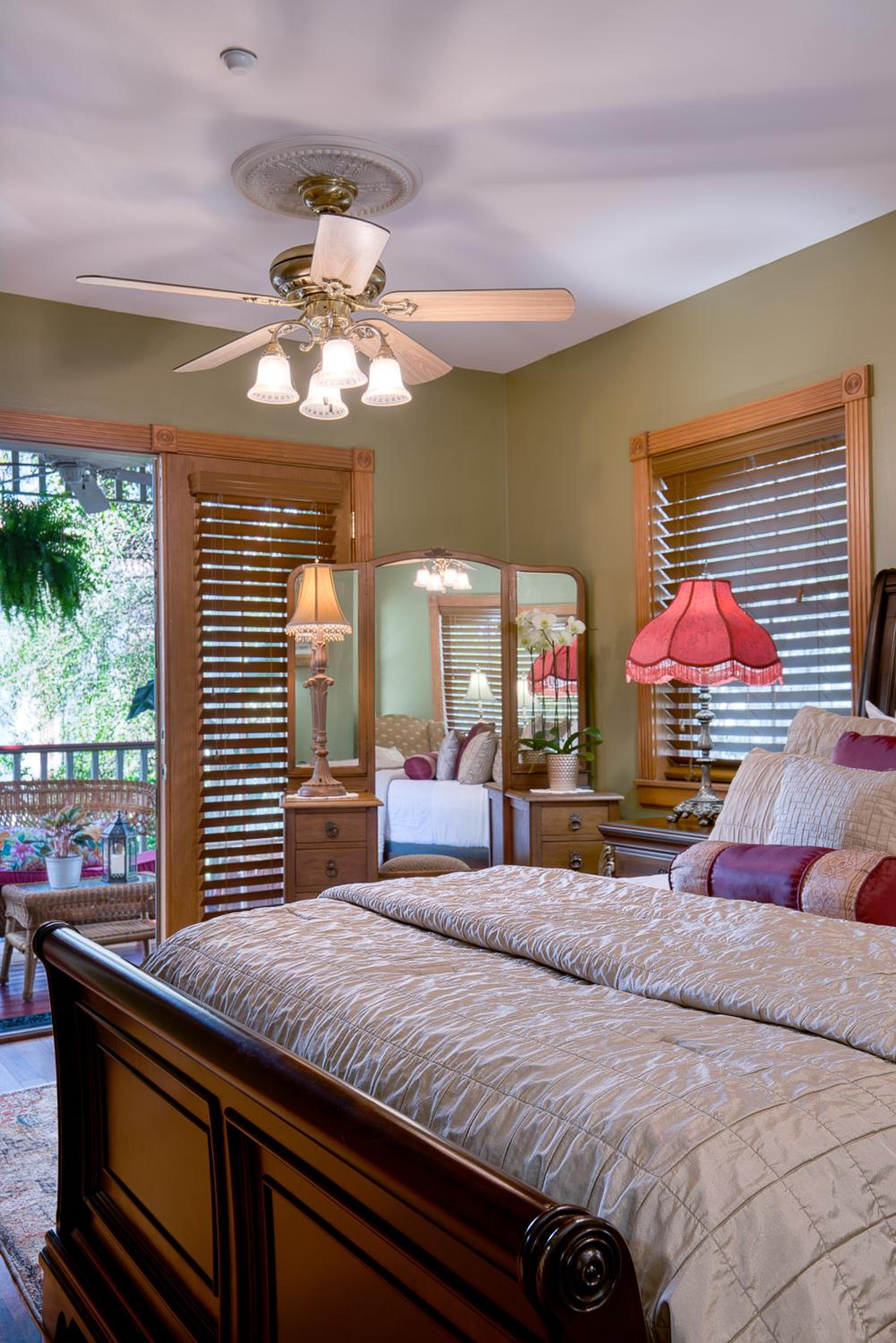 Cedar House Inn