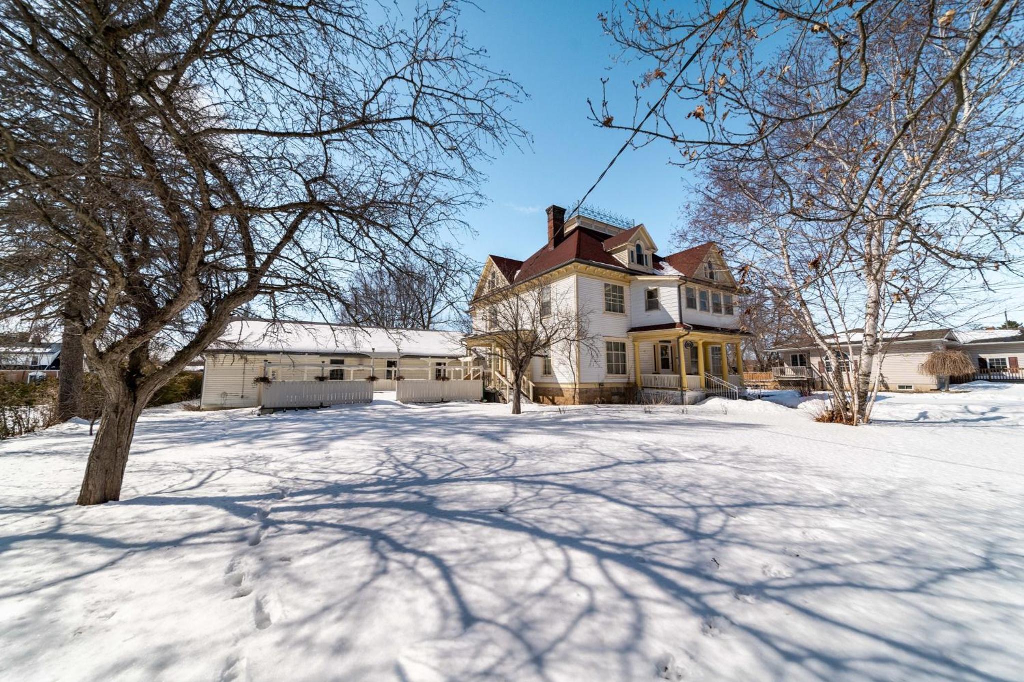 Marmora and Lake Inn and Victorian Diner