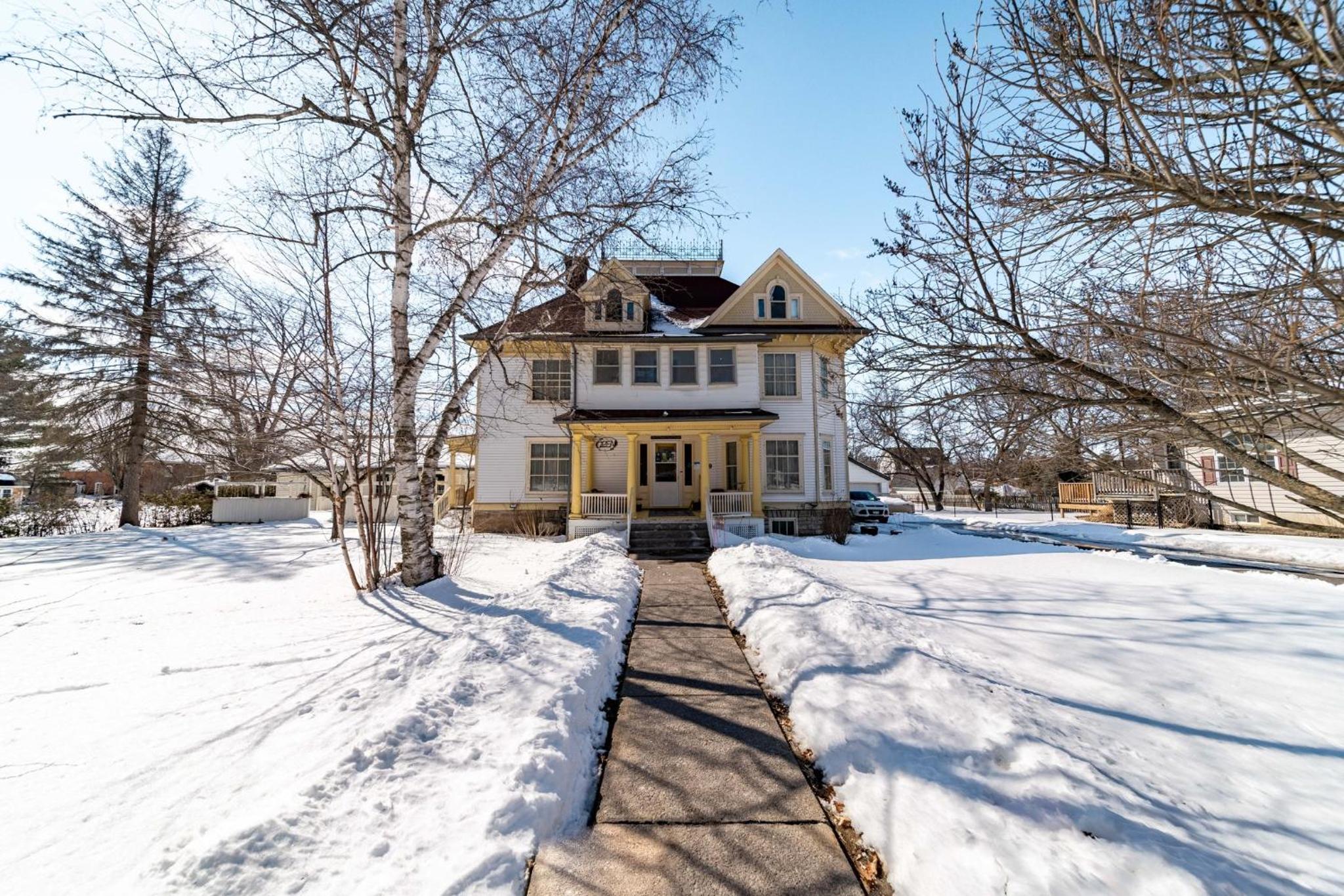 Marmora and Lake Inn and Victorian Diner