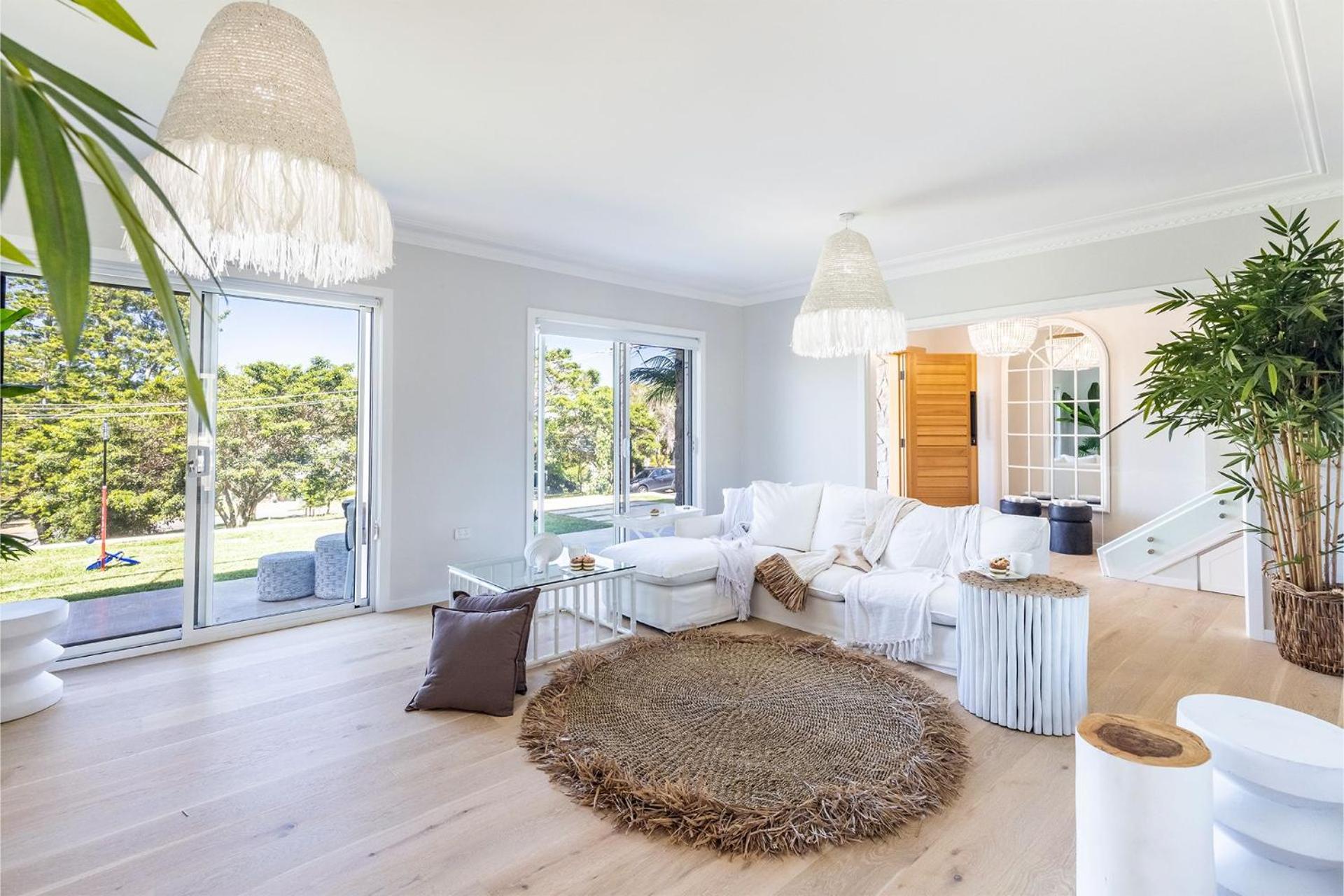 Cloud Nine, 18 Wynne Cres - heated pool, waterviews, beach