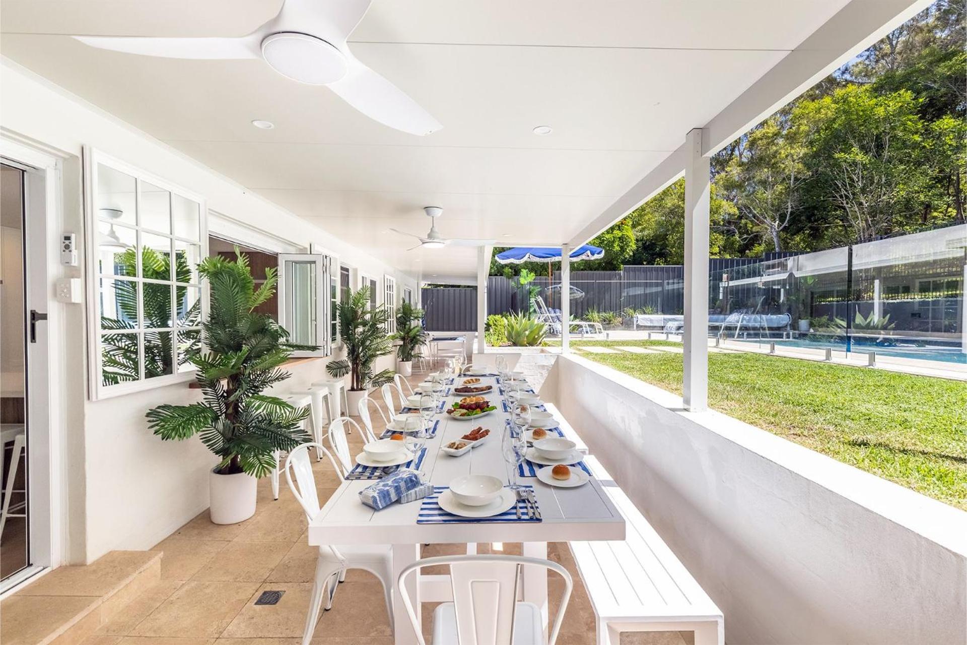 Cloud Nine, 18 Wynne Cres - heated pool, waterviews, beach