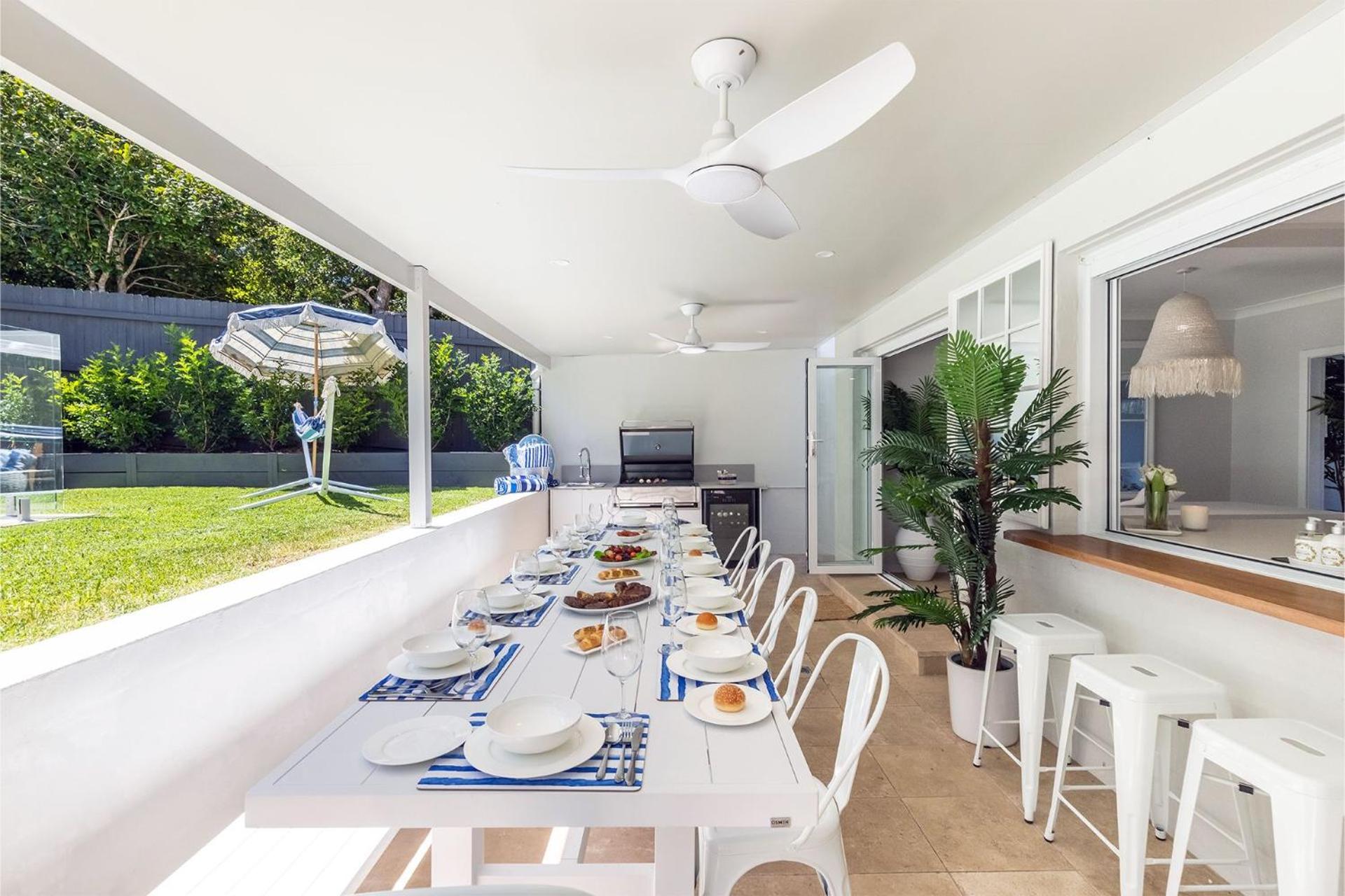 Cloud Nine, 18 Wynne Cres - heated pool, waterviews, beach