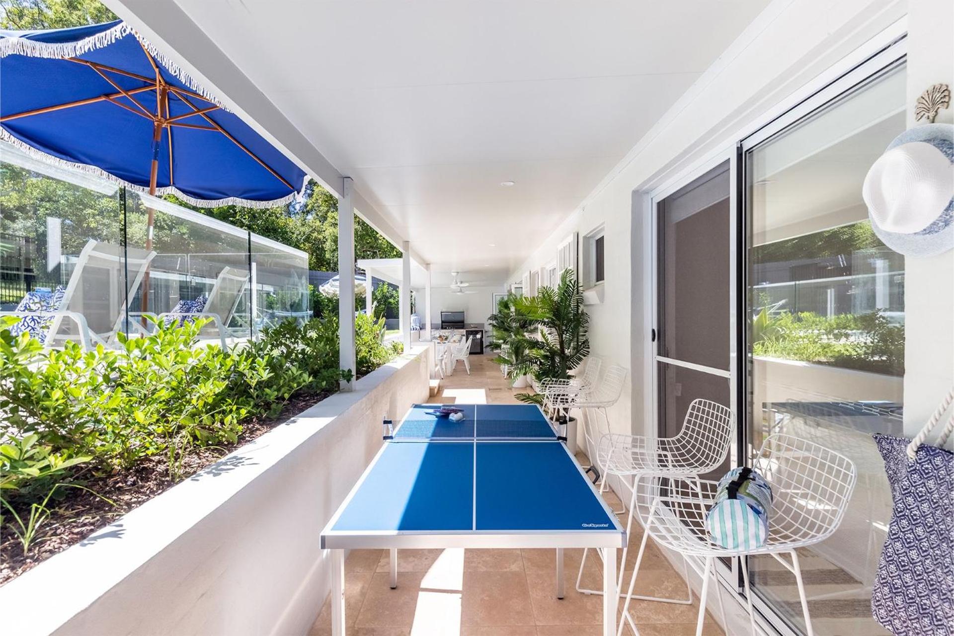 Cloud Nine, 18 Wynne Cres - heated pool, waterviews, beach