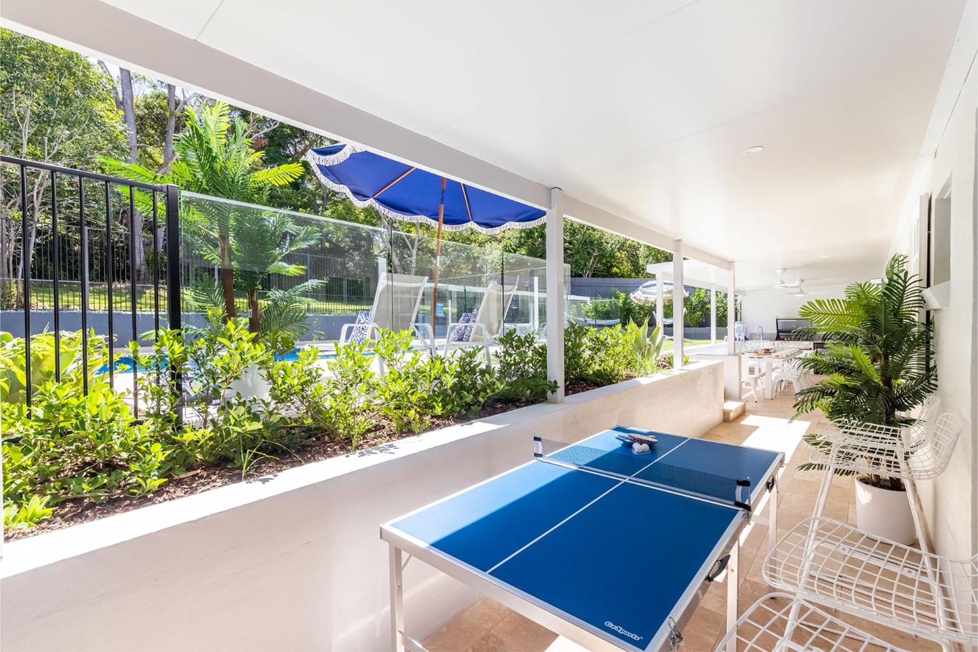 Cloud Nine, 18 Wynne Cres - heated pool, waterviews, beach