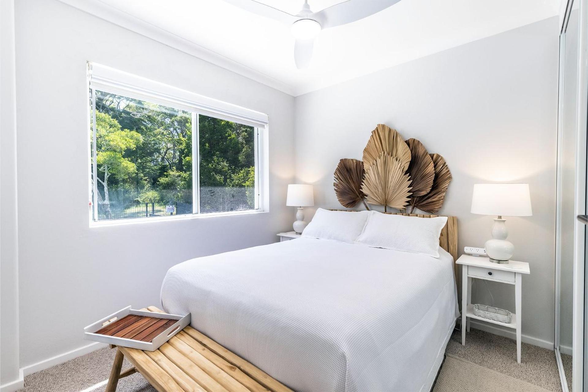 Cloud Nine, 18 Wynne Cres - heated pool, waterviews, beach