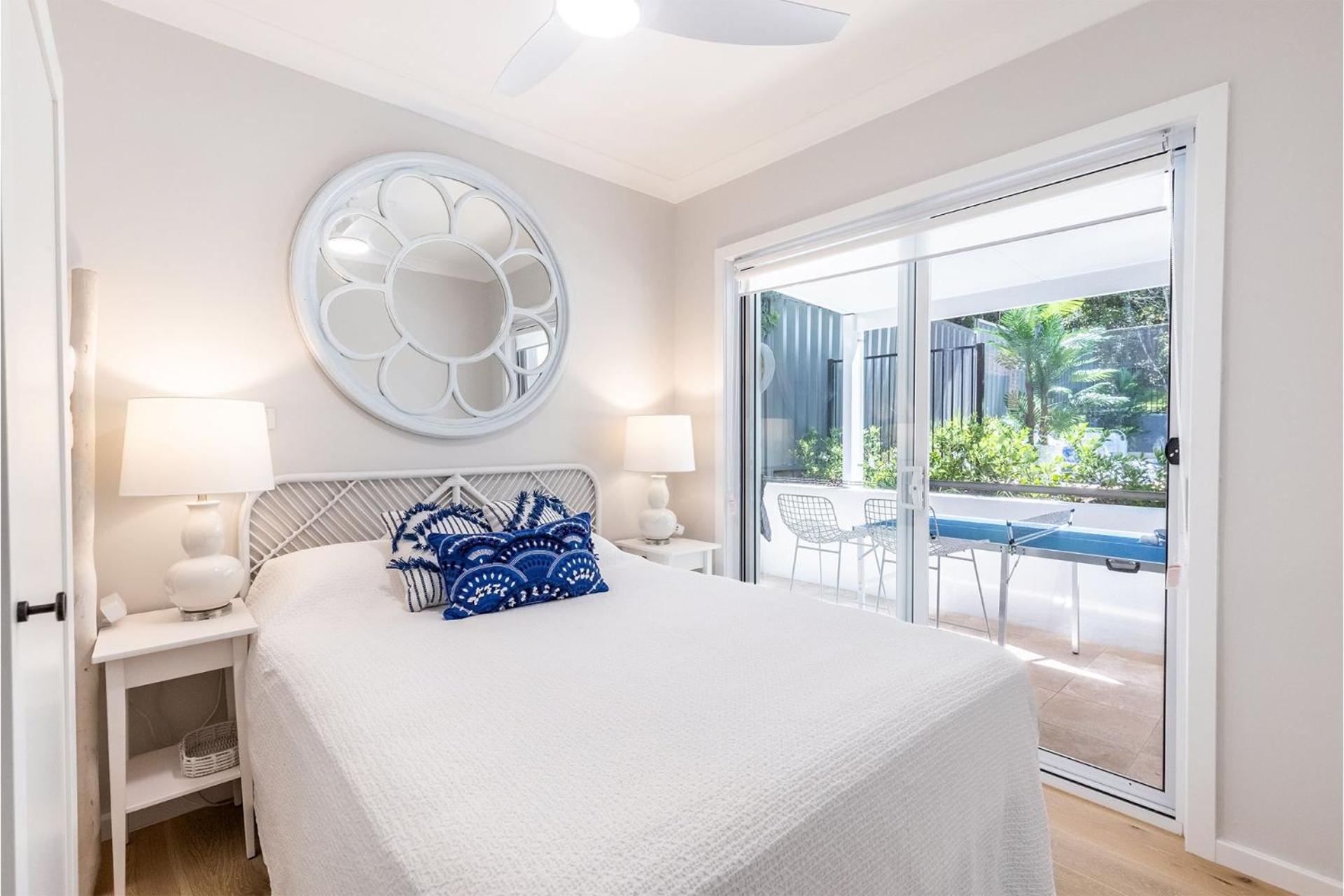 Cloud Nine, 18 Wynne Cres - heated pool, waterviews, beach