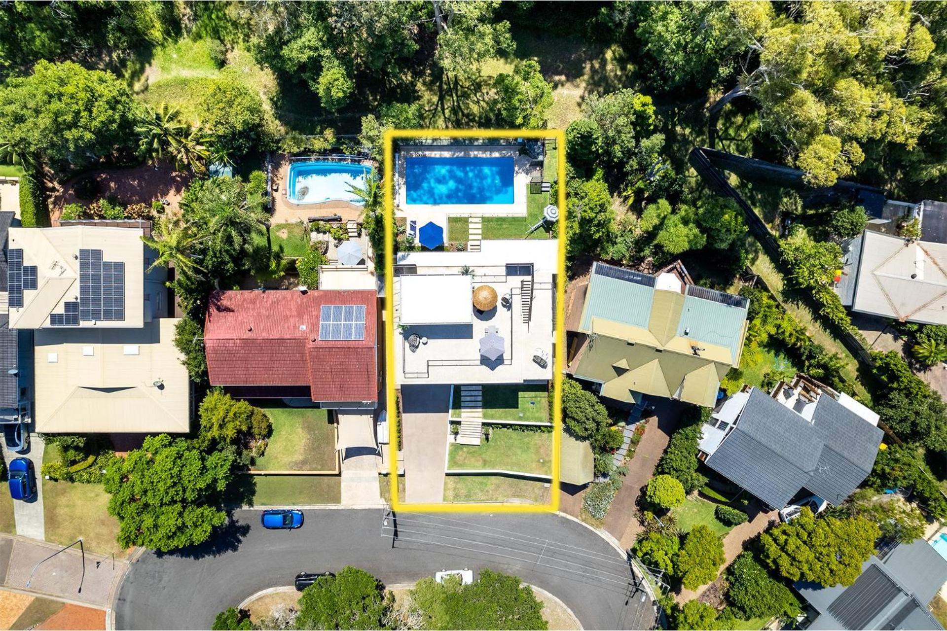 Cloud Nine, 18 Wynne Cres - heated pool, waterviews, beach