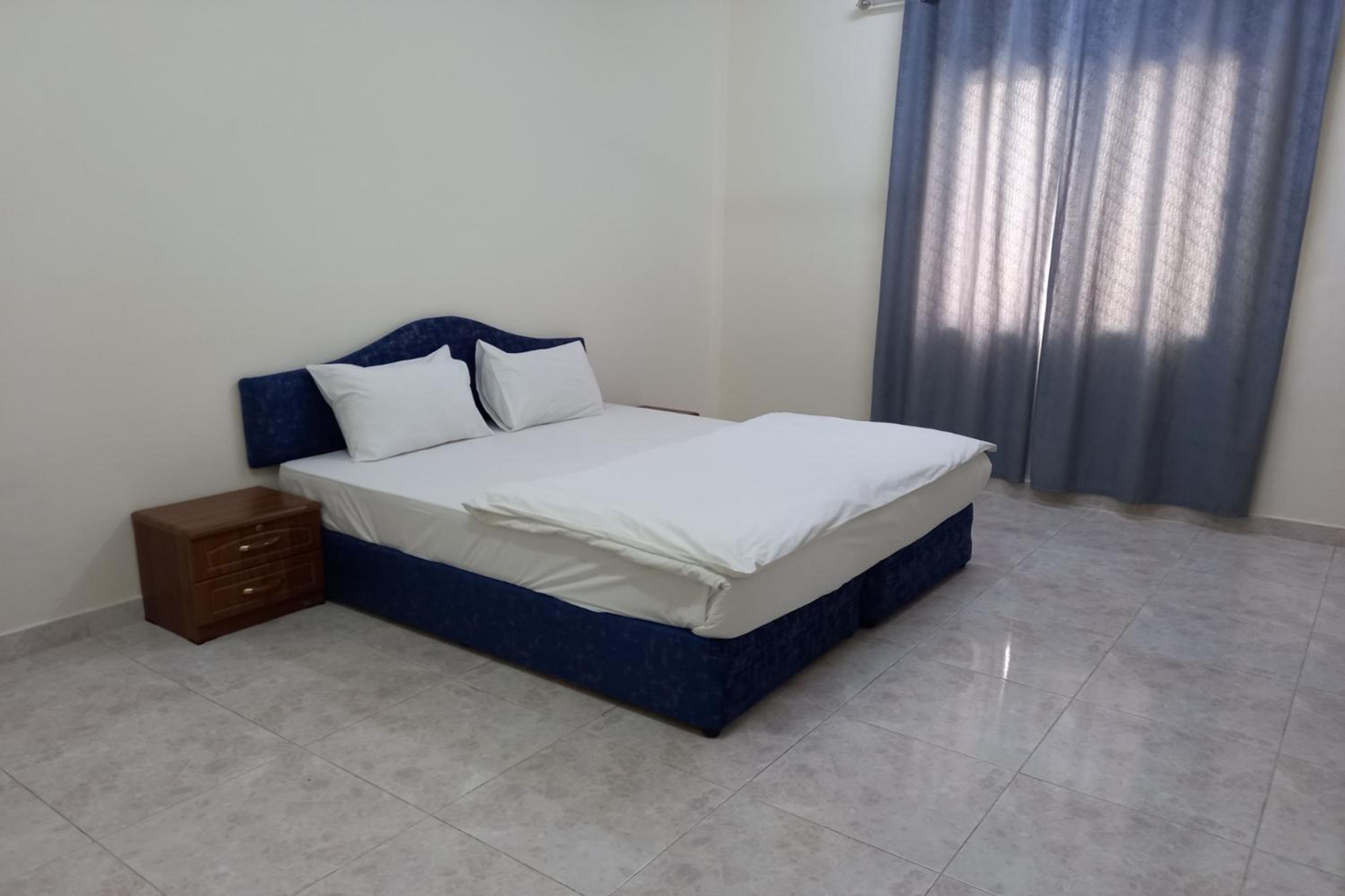 Super OYO 147 Babylon Furnished Apartment view 2