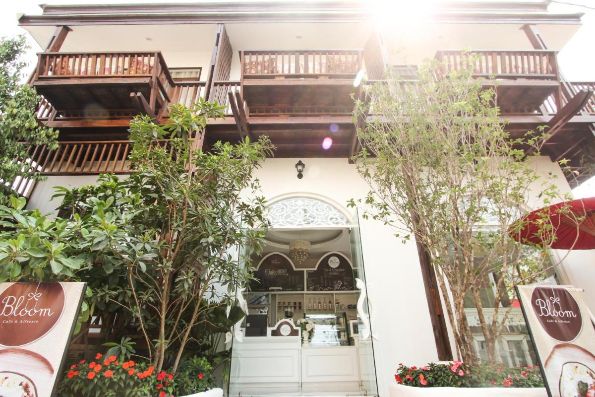 Ratchiangsaen Flora House
