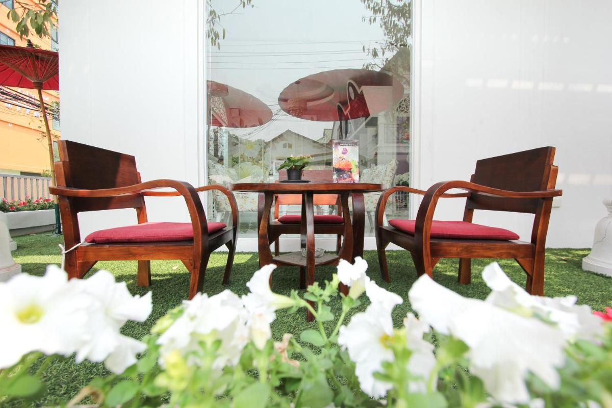 Ratchiangsaen Flora House