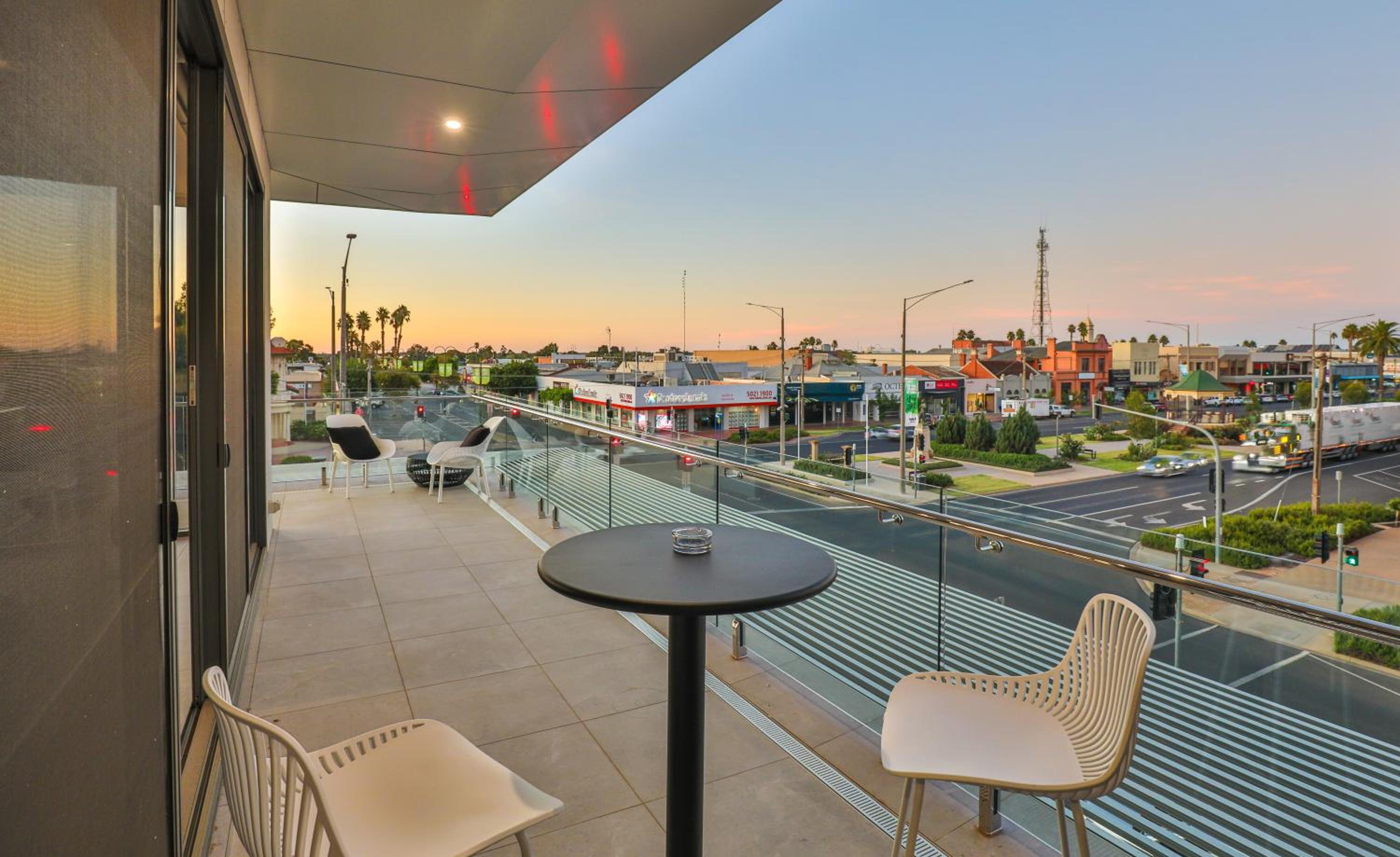 Indulge Apartments - City View Penthouses