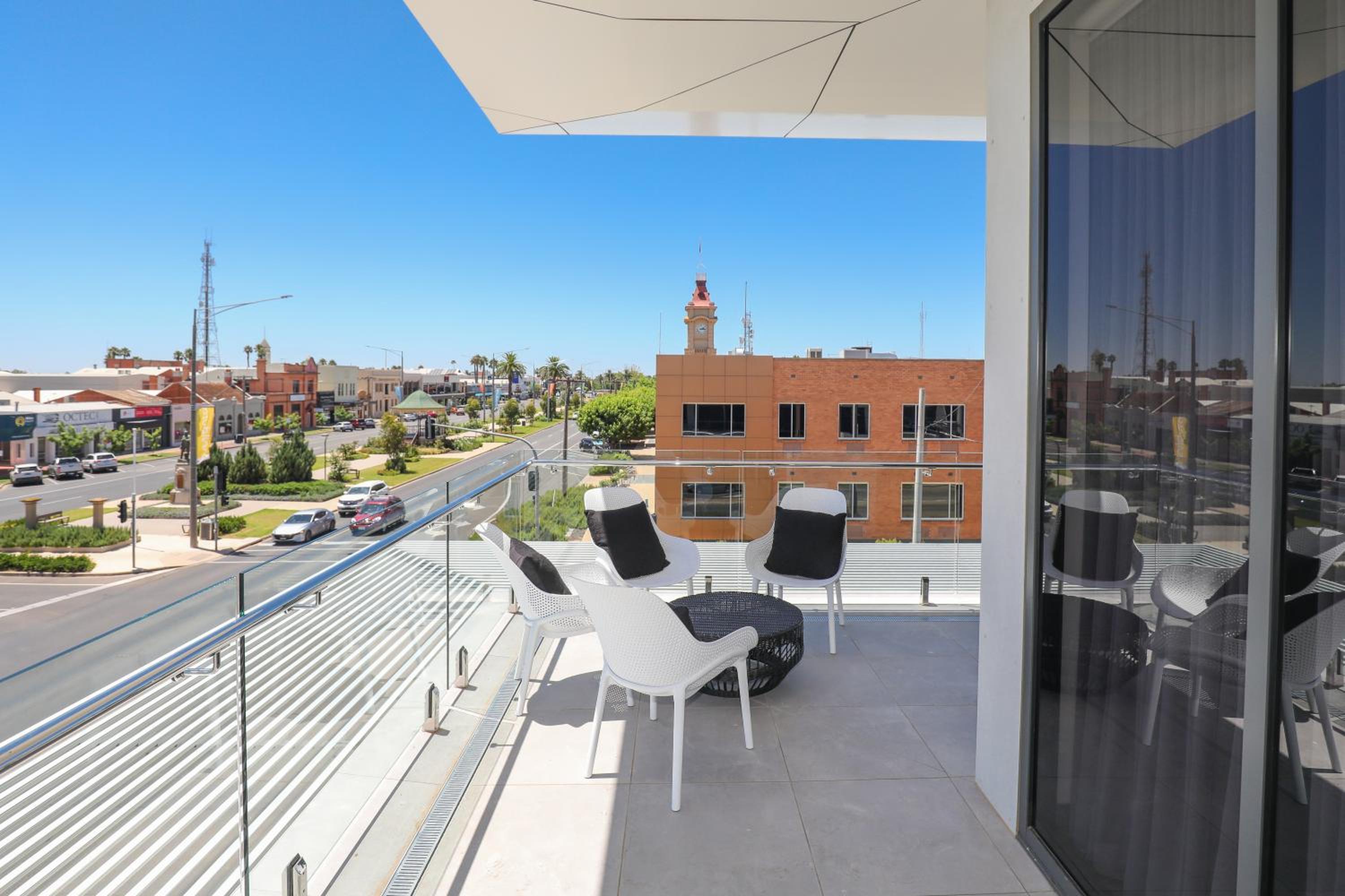 Indulge Apartments - City View Penthouses