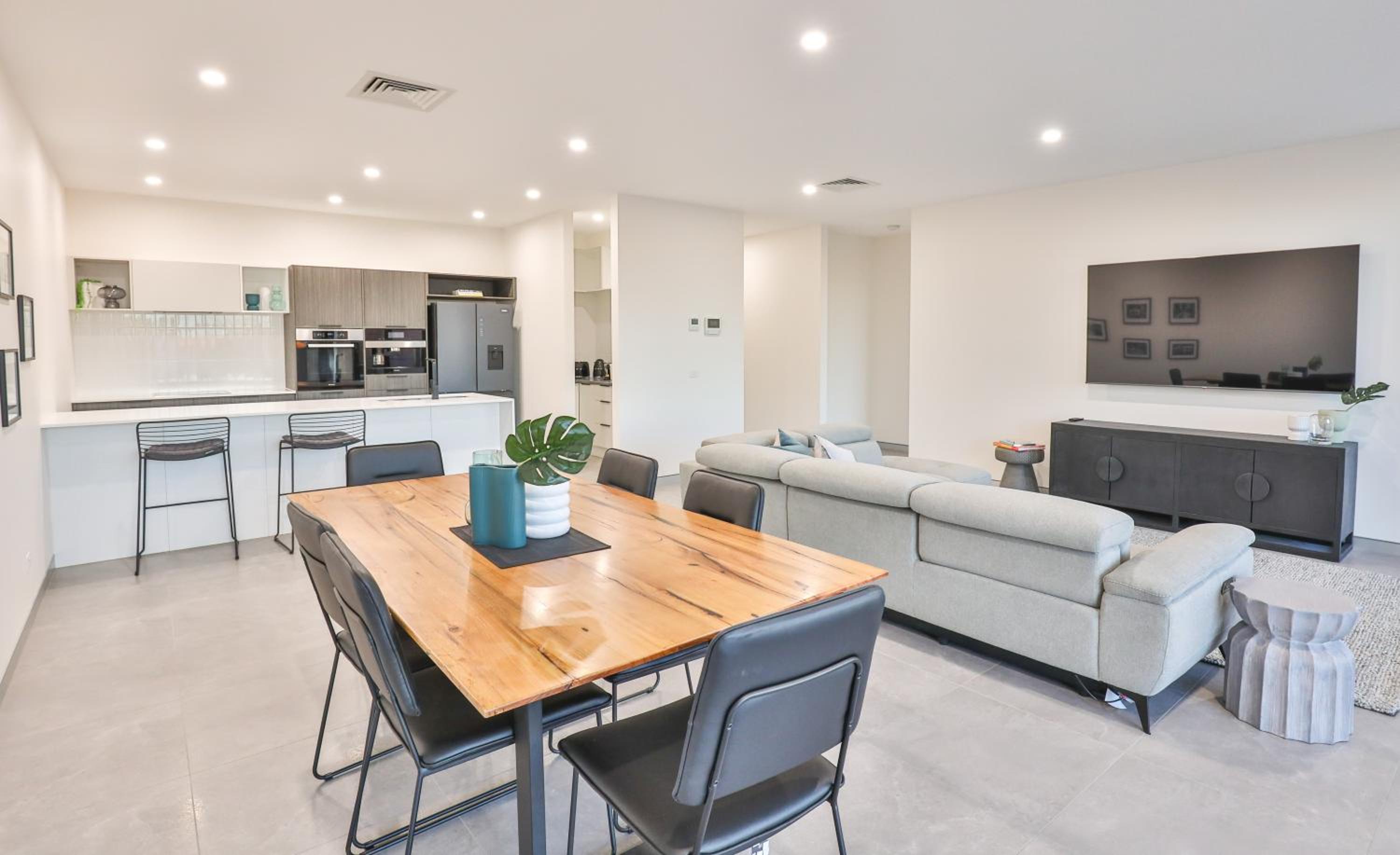 Indulge Apartments - City View Penthouses